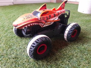 Coche RC Hot Wheels Tiger Shark