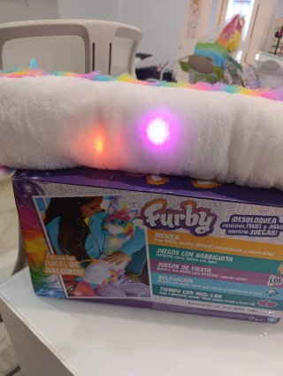 DJ Furby Peluche Interactivo Musical con Luces
