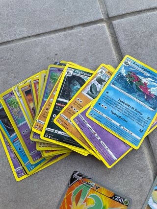 Cartas Pokémon Colección + caja