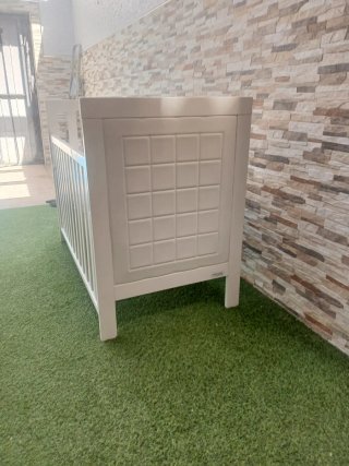Cuna de bebé blanca
