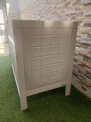Cuna de bebé blanca