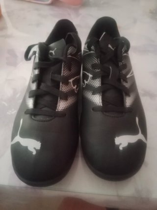 Zapatillas Puma Negras y Blancas