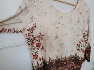 Camiseta Punto Roma floral beige y marrón Talla XL
