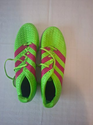 Botas de fútbol Adidas verdes y rosas