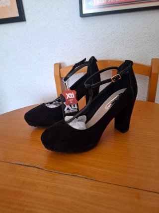 Zapatos XTI Negros Talla 40