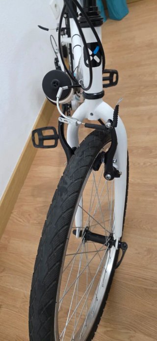 Bicicleta blanca24" infantil de paseo. Buen estado
