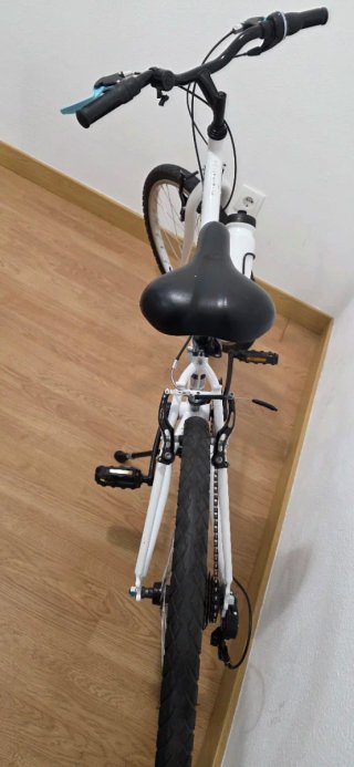 Bicicleta blanca24" infantil de paseo. Buen estado