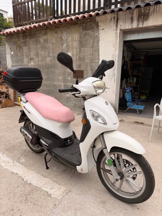 SYM Symphony 50 Scooter Blanco/Rosa