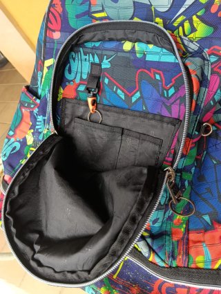 Mochila y estuche Totto graffiti