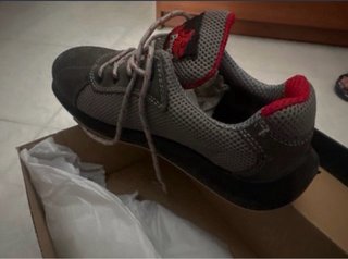 Zapatos de seguridad U-Power grises y rojos