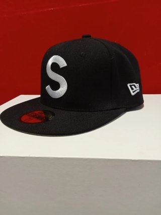 Gorra New Era Supreme Negra Talla 7.3/8