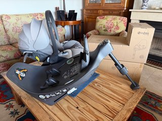 Cybex platinum Cloud Z: 50€. Base Z isofix 360 95€