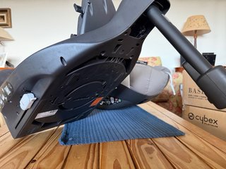 Cybex platinum Cloud Z: 50€. Base Z isofix 360 95€