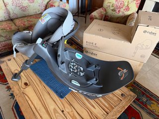 Cybex platinum Cloud Z: 50€. Base Z isofix 360 95€