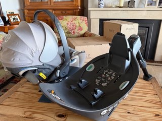 Cybex platinum Cloud Z: 50€. Base Z isofix 360 95€