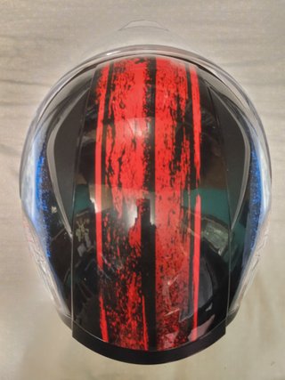 Casco de moto LS2 negro y rojo