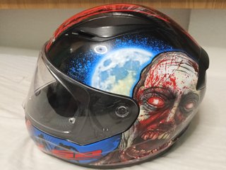 Casco de moto LS2 negro y rojo