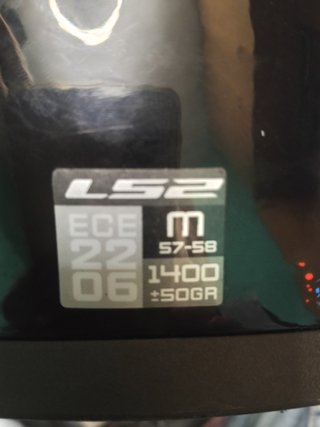 Casco de moto LS2 negro y rojo