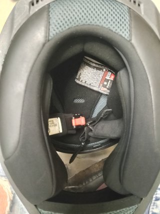 Casco de moto LS2 negro y rojo