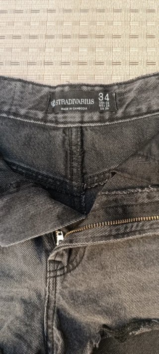 Shorts Stradivarius negros desgastados