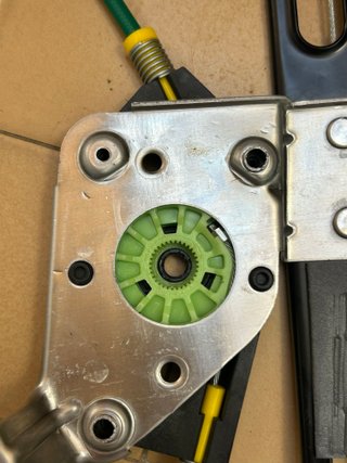 Guía elevalunas BMW E46 Del. Dcha. sin motor