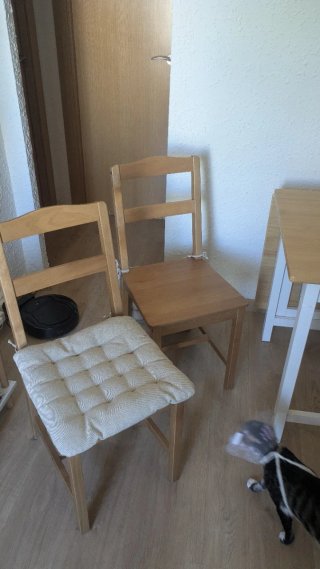 Mesa de madera desplegable y sillas