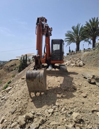 Movimiento de tierras con retroexcavadora