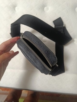 Bolso bandolera Guess original.