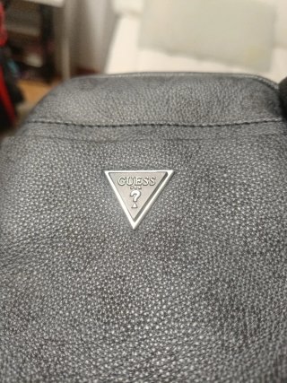 Bolso bandolera Guess original.