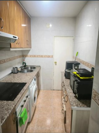 Se alquila habitación pequeña solo a chica 350€