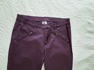 APRIORI (ESCADA) Pantalón pitillo morado