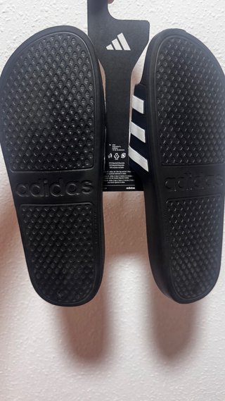 Chanclas Adidas Negras y Blancas