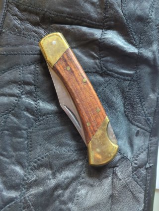 Cuchillo Plegable Pakistaní Madera y Bronce
