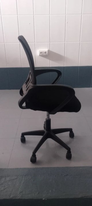 Silla de oficina giratoria negra