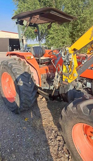 Tractor Kubota ME5700 pala Tenias te9.