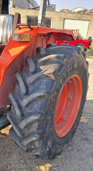 Tractor Kubota ME5700 pala Tenias te9.