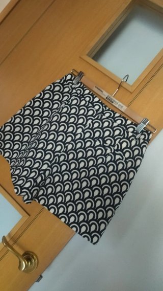Pantalón Zara corto.