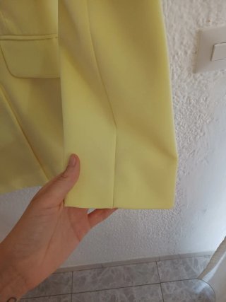 Chaqueta amarilla stradivarius