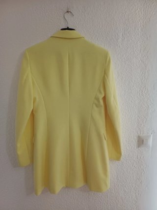 Chaqueta amarilla stradivarius
