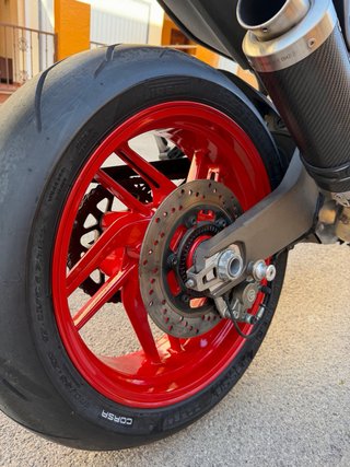 Ducati Monster 821 Gris/Rojo