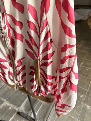 Chaqueta Bomber Estampada Elegante
