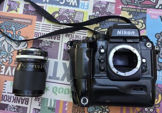 Nikon F4E + MB-23 + Zoom-Nikkor 35-105mm