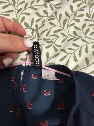 Enterito corto azul con estampado rojo