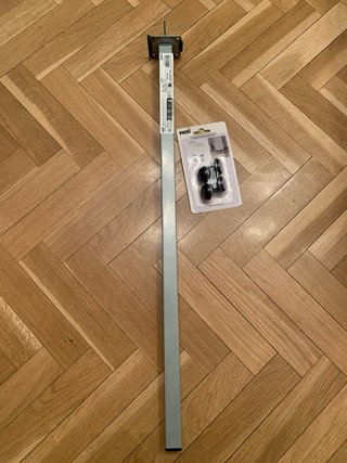 Escritorio de madera con cajones