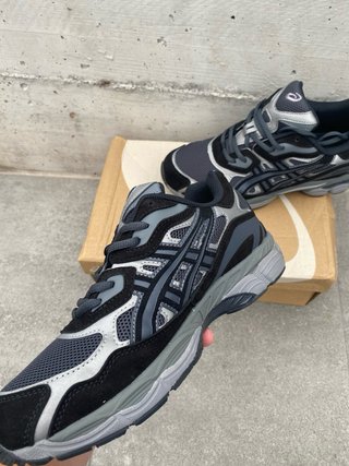 Zapatillas Asics Negras y Grises