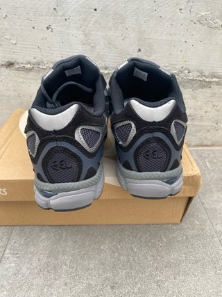 Zapatillas Asics Negras y Grises
