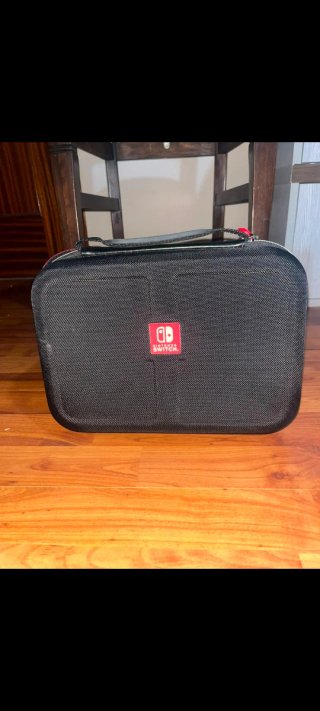 Nintendo Switch con Accesorios y Caja