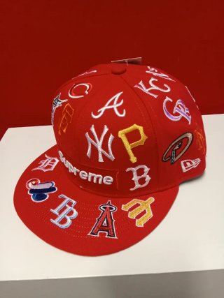 Gorra New Era Supreme Roja Talla 7.1/2