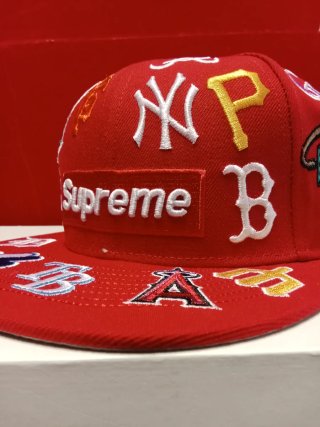 Gorra New Era Supreme Roja Talla 7.1/2