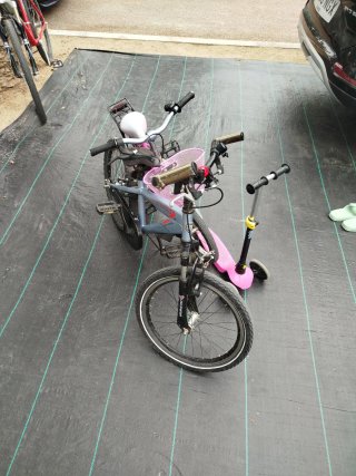 2 Bicicletas y patinete infantil